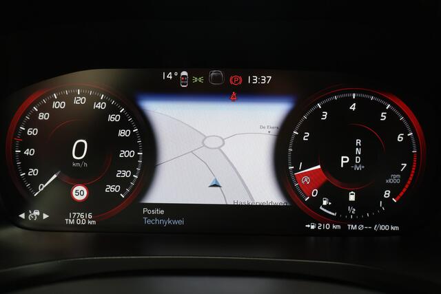 Volvo V60 2.0 B3 Momentum | Origineel NL | ACC | Camera | Leder | Stuur- en stoelverwarming |