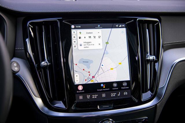 Volvo V60 2.0 T6 Plug-in hybrid AWD Ultra Dark | Panoramadak | Head Up Display | Donker Glas | Sportstoelen | Power Seats | Harman Kardon |