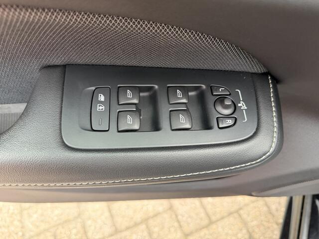 Volvo V60 2.0 T6 350 PK | Recharge | AWD R-Design | B&W Audio | 19 inch Lichtmetalen velgen | Bowers & Wilkens geluidinstallatie |
