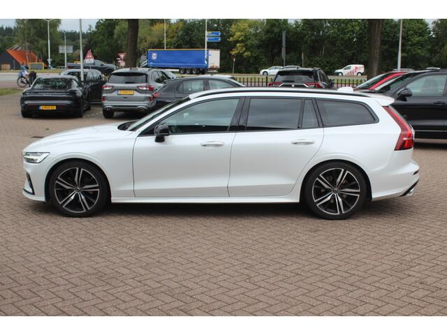 Volvo V60 2.0 T5 R-Design / Trekhaak / Panoramadak / Camera / Leder / Harman Kardon / 20'' / Keyless / CarPlay / Stuurverwarming / Stoelverwarming 4x / DAB / Dodehoek / Cruise Control