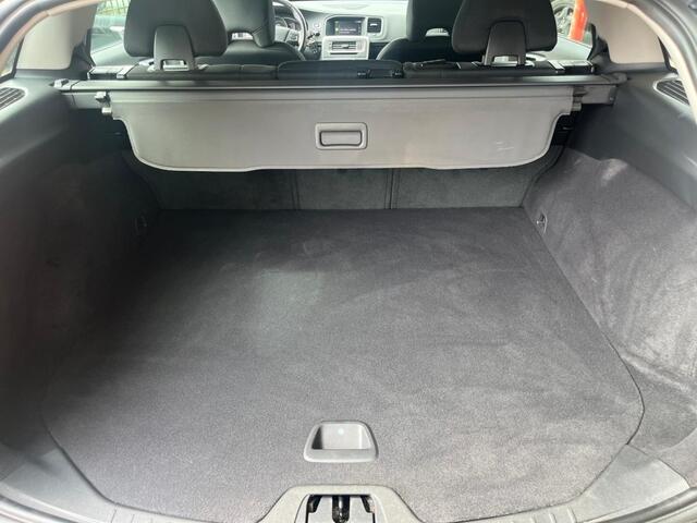 Volvo V60 2.0 T3 152PK Momentum PDC/BLUETOOTH/NAVI