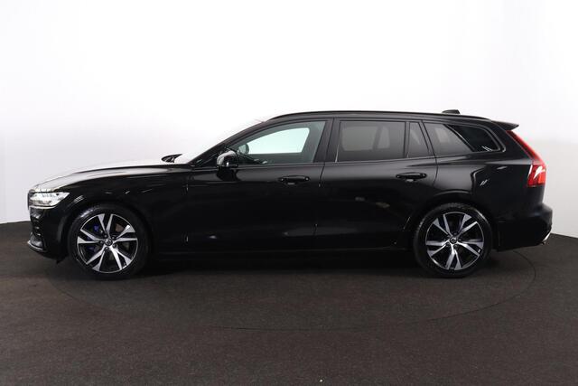 Volvo V60 B3 R-Design - IntelliSafe Assist & Surround - Full-LED Active High Beam koplampen - Harmon Kardon Audio - Parkeercamera achter - Verwarmde voorstoelen, stuur & achterbank - Parkeersensoren voor & achter - Elektr. bedienb. voorstoelen met geheugen - Elektr