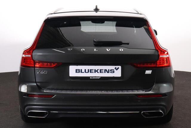 Volvo V60 T6 Recharge AWD Inscription - Sensus navigatie - Elektr. bedienbare bestuurderstoel - Verwarmbare voorstoelen & stuurwiel - Parkeersenoren achter - Achteruitrijcamera - Keyless - Cruise Control - Extra getint glas - 18 inch LMV