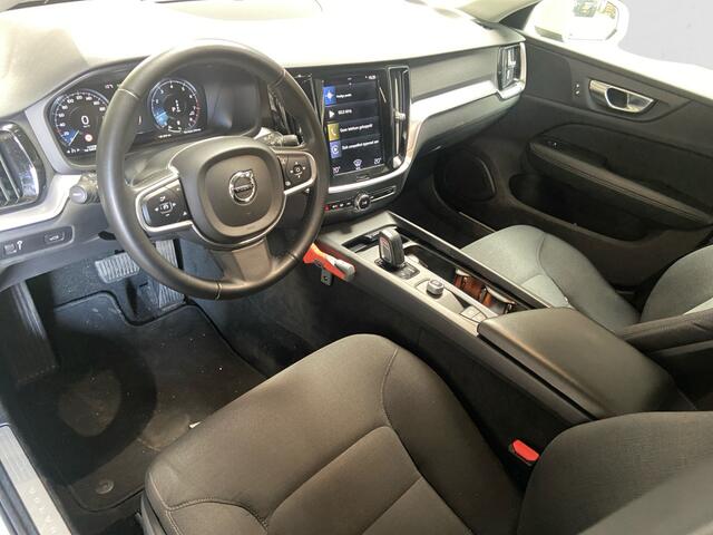 Volvo V60 2.0 B3 Momentum Advantage Carplay, Android Auto, Trekhaak, Virtual cockpit, Privacy Glass