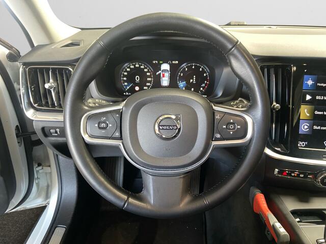 Volvo V60 2.0 B3 Momentum Advantage Carplay, Android Auto, Trekhaak, Virtual cockpit, Privacy Glass