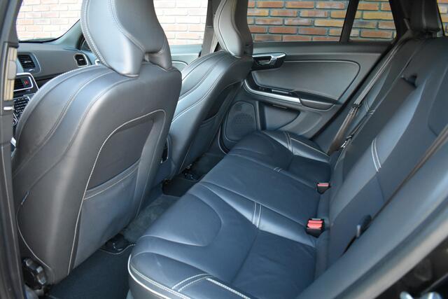 Volvo V60 T4 190PK Business Sport Luxury | Trekhaak |