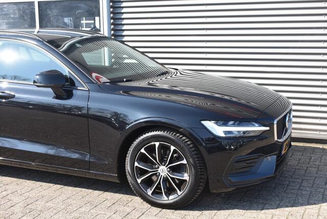 Volvo V60 2.0 AUT. B3 MOMENTUM / ADAP. CRUISE / PDC + P.CAM. / STOEL + STW VERW.