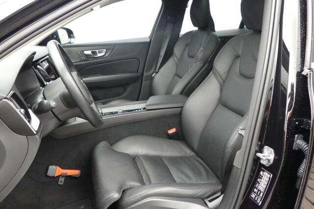 Volvo V60 2.0 B3 Inscription | Harman Kardon Audio | Schuif-/Kanteldak | Elektrisch Bedienbare Stoelen | Parkeersensoren Voor en Achter | Parkeercamera | Verwarmbare Stoelen Voor en Achter | Stuurverwarming |