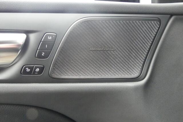 Volvo V60 2.0 B3 Inscription | Harman Kardon Audio | Schuif-/Kanteldak | Elektrisch Bedienbare Stoelen | Parkeersensoren Voor en Achter | Parkeercamera | Verwarmbare Stoelen Voor en Achter | Stuurverwarming |