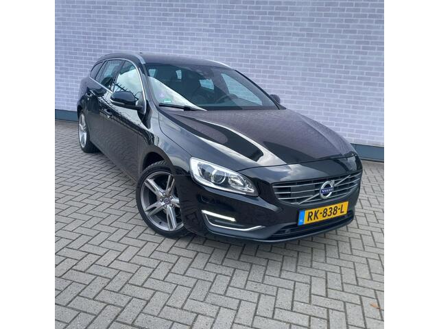 Volvo V60 2.0 T4 Summum | Adaptieve Cruise Control | Stoel-/Stuurverwarming | Parkeersensoren Voor en Achter | Parkeercamera | Keyless Entry | Trekhaak |