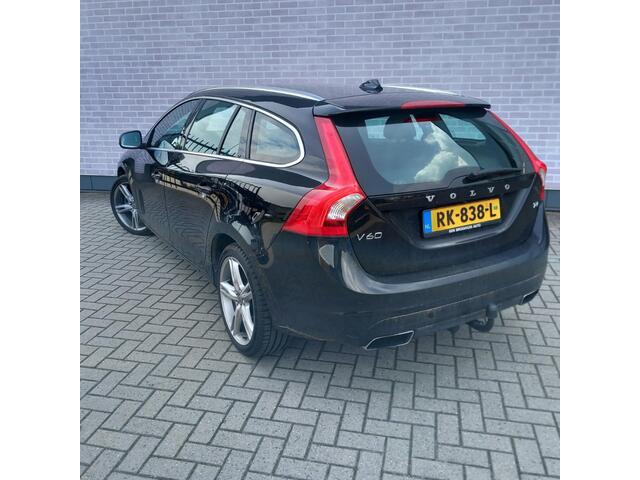 Volvo V60 2.0 T4 Summum | Adaptieve Cruise Control | Stoel-/Stuurverwarming | Parkeersensoren Voor en Achter | Parkeercamera | Keyless Entry | Trekhaak |