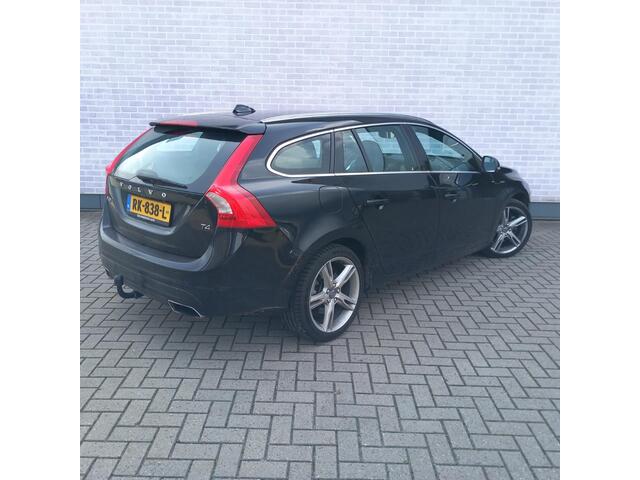 Volvo V60 2.0 T4 Summum | Adaptieve Cruise Control | Stoel-/Stuurverwarming | Parkeersensoren Voor en Achter | Parkeercamera | Keyless Entry | Trekhaak |