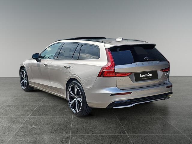 Volvo V60 2.0 T6 Plug-in hybrid AWD Plus Dark | Panoramadak | Sportstoelen | Pilot Assist | Stoelverwarming |