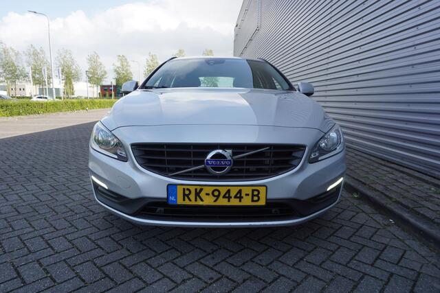 Volvo V60 2.0 D3 Kinetic AUTOMAAT - Climate / Navi / Cruise / Stoelverw. / Parkeers. / Lm velgen