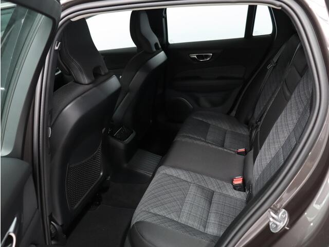 Volvo V60 T6 350PK Recharge AWD Core Bright / Adaptive Cruise / BLIS / Verwarmbare Voorstoelen + Stuurwiel / 19" Wielen / Keyless /