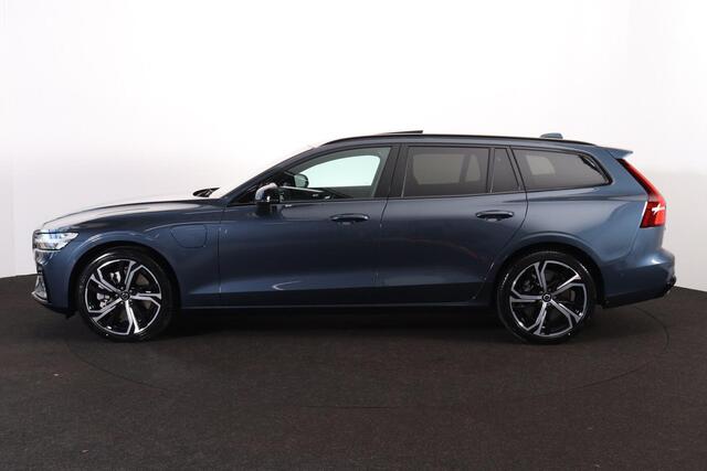 Volvo V60 T6 Recharge AWD Plus Dark - Panorama/schuifdak - IntelliSafe Assist & Surround - 360º Camera - Harman/Kardon audio - Verwarmde voorstoelen, stuur & achterbank - Parkeersensoren voor & achter - Elektr. bedienb. voorstoelen met geheugen - Head up display - 