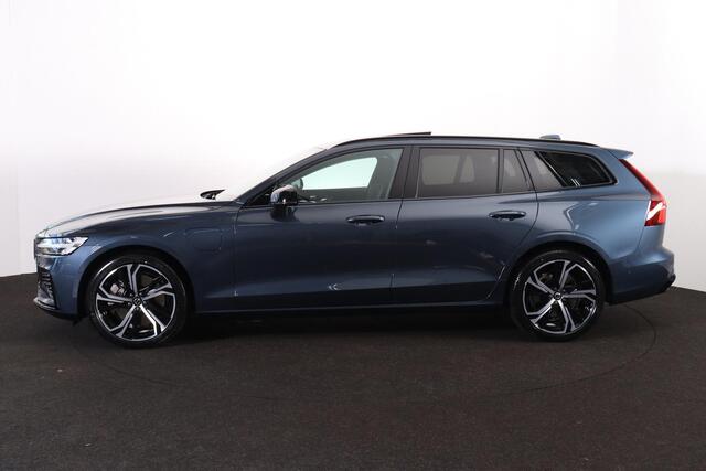 Volvo V60 T6 Recharge AWD Plus Dark - Panorama/schuifdak - IntelliSafe Assist & Surround - 360º Camera - Harman/Kardon audio - Verwarmde voorstoelen, stuur & achterbank - Parkeersensoren voor & achter - Elektr. bedienb. voorstoelen met geheugen - Head up display - 