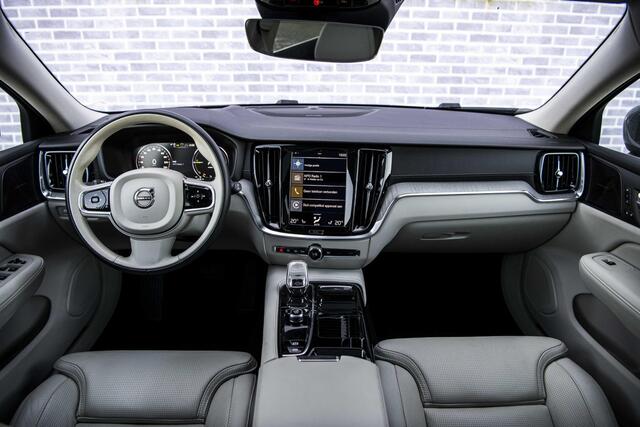 Volvo V60 2.0 T6 Recharge AWD Inscription | Trekhaak | Stoelventilatie | Panorama dak | Head-up display | 360° Camera | Adaptieve Cruise Control |