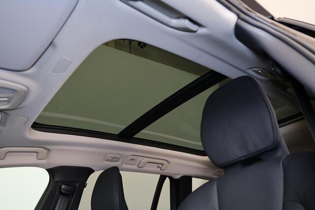 Volvo V60 T6 Recharge AWD Plus Dark - Panorama/schuifdak - IntelliSafe Assist & Surround - 360º Camera - Harman/Kardon audio - Verwarmde voorstoelen, stuur & achterbank - Parkeersensoren voor & achter - Elektr. bedienb. voorstoelen met geheugen - Head up display - 