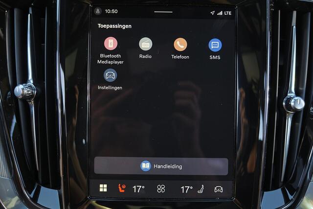 Volvo V60 T6 Recharge AWD Plus Dark - Panorama/schuifdak - IntelliSafe Assist & Surround - 360º Camera - Harman/Kardon audio - Verwarmde voorstoelen, stuur & achterbank - Parkeersensoren voor & achter - Elektr. bedienb. voorstoelen met geheugen - Head up display - 