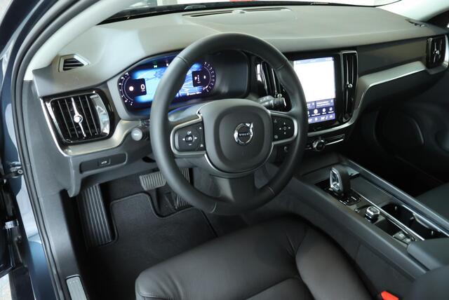 Volvo V60 B4 Essential Edition | Stoelverwarming | Stuurwielverwarming | Parkeersensoren voor + achter | Parkeercamera | BLIS | Lederen Bekleding | Pilot Assist | Google Infotainment