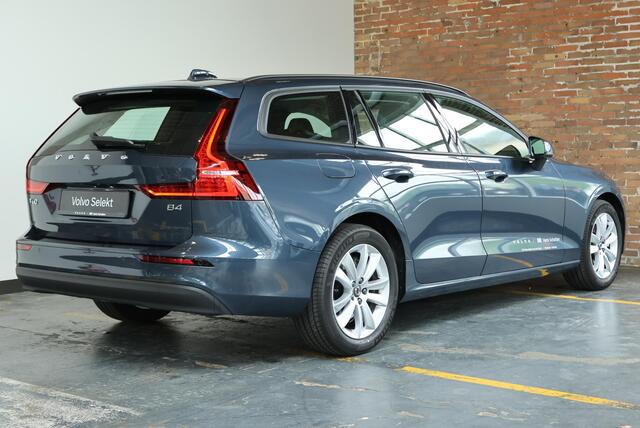Volvo V60 B4 Essential Edition | Stoelverwarming | Stuurwielverwarming | Parkeersensoren voor + achter | Parkeercamera | BLIS | Lederen Bekleding | Pilot Assist | Google Infotainment