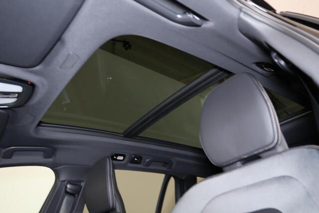 Volvo V60 T6 Recharge AWD Plus Dark - Panorama/schuifdak - IntelliSafe Assist & Surround - 360º Camera - Harman/Kardon audio - Verwarmde voorstoelen, stuur & achterbank - Parkeersensoren voor & achter - Elektr. bedienb. voorstoelen met geheugen - Head up display - 