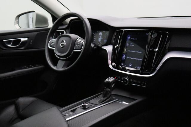 Volvo V60 2.0 T5 Momentum 2019 | INCL. BTW | Navigatie | Carplay | Spraakbediening | Regensensor | Elektrische Ramen | Boekjes | 2 Sleutels | Elektrische Achterklep | Achteruitrij Camera | Nationale Autopas