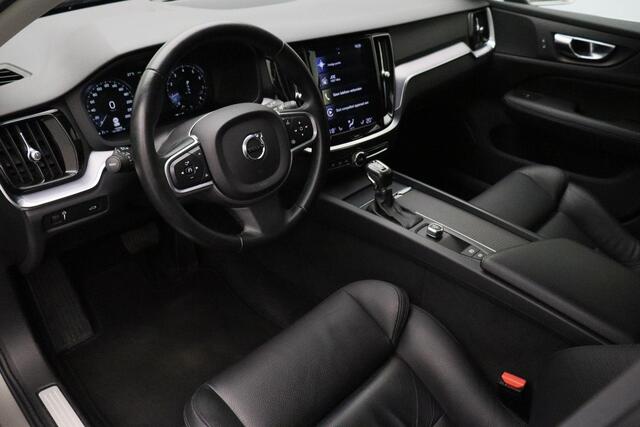 Volvo V60 2.0 T5 Momentum 2019 | INCL. BTW | Navigatie | Carplay | Spraakbediening | Regensensor | Elektrische Ramen | Boekjes | 2 Sleutels | Elektrische Achterklep | Achteruitrij Camera | Nationale Autopas
