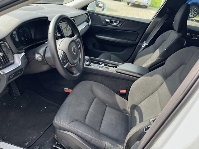 Volvo V60 2.0 B3 Core Carplay / Led / ACC / Clima