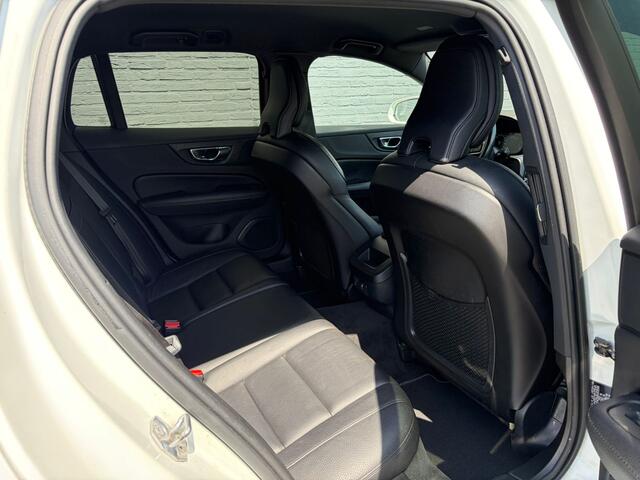 Volvo V60 2.0 T5 251PK Aut. Leder Wegkl.Trekhaak Navi Ecc Adap.Cruise Contourstoelen Apple CarPlay Android Auto Bordherk. High Performance Audio Pdc Momentum Elek.Stoelen+Memory Elek.Achterklep Privacy Glas Lmv 18" Regensensor 1.800KG Trekgewicht Origineel Nederlan