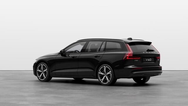 Volvo V60 2.0 T6 Plug-in hybrid AWD Ultra Dark | Sportstoelen | Schuif-/Kanteldak | Full-LED | Adaptieve Cruise Control | Head-Up Display | Stoelverwarming Voor en Achter | 19" | Getint Glas | Harman Kardon Audio | BLIS |