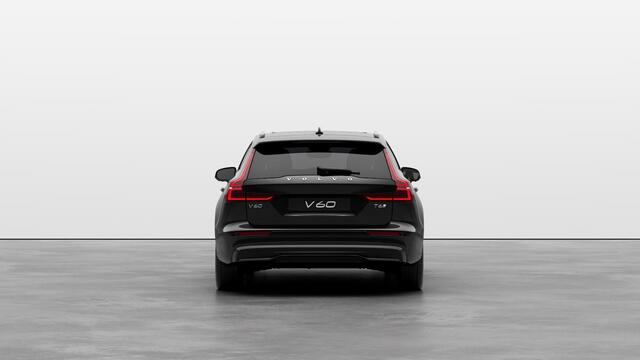 Volvo V60 2.0 T6 Plug-in hybrid AWD Ultra Dark | Sportstoelen | Schuif-/Kanteldak | Full-LED | Adaptieve Cruise Control | Head-Up Display | Stoelverwarming Voor en Achter | 19" | Getint Glas | Harman Kardon Audio | BLIS |
