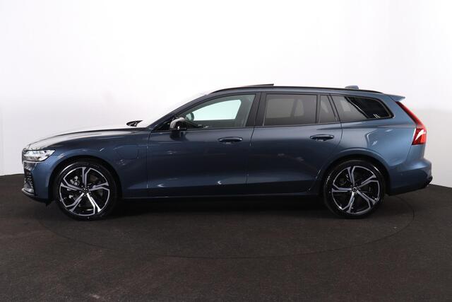 Volvo V60 T6 Recharge AWD Plus Dark - Panorama/schuifdak - IntelliSafe Assist & Surround - 360º Camera - Harman/Kardon audio - Verwarmde voorstoelen, stuur & achterbank - Parkeersensoren voor & achter - Elektr. bedienb. voorstoelen met geheugen - Head up display - 