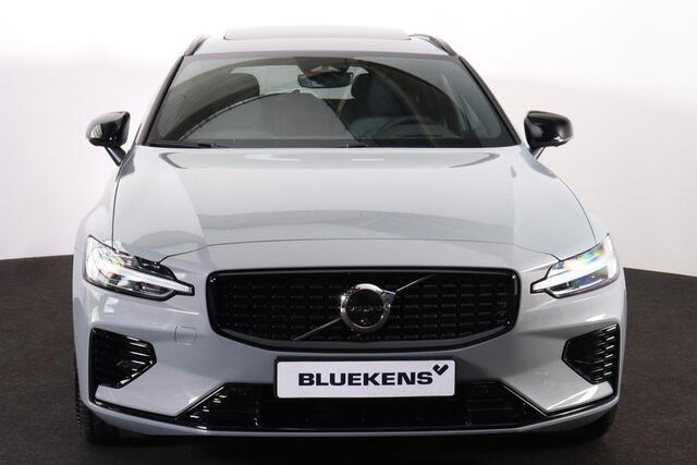 Volvo V60 T6 Recharge AWD Plus Dark - Panorama/schuifdak - IntelliSafe Assist & Surround - 360º Camera - Harman/Kardon audio - Verwarmde voorstoelen, stuur & achterbank - Parkeersensoren voor & achter - Elektr. bedienb. voorstoelen met geheugen - Head up display - 