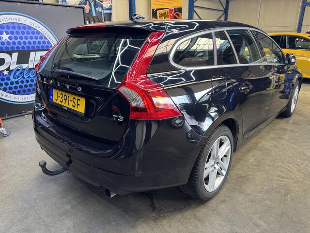 Volvo V60 1.5 T3 Momentum Trekhaak | Navi | Bleu-Tooth | Goed onderhouden % Bovag Occasion Partner %