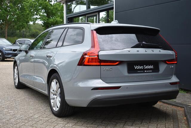 Volvo V60 B4 Essential Adaptieve Cruise Control | BLIS | Achterruitrijcamera | Lederen bekleding | Stoel en stuurwiel verwarming | Google services | Achterbank verwarmd |