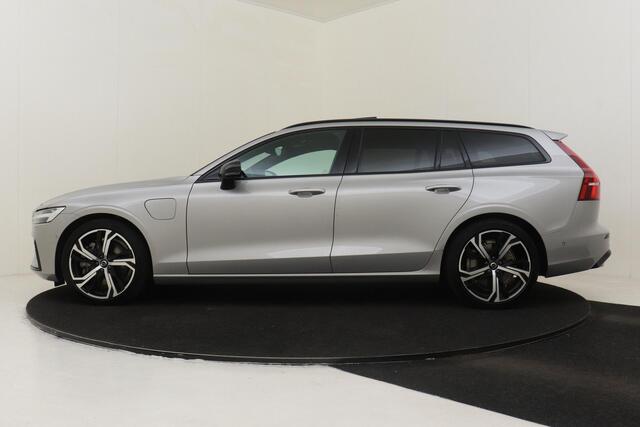 Volvo V60 T6 PLUG-IN HYBRID AWD ULTRA DARK *VOL!* -PANO.DAK|BOWERS&WILKNS|360°CAM|19"|HEAD-UP DISP.|SPORTSTOELEN|BLACK.BADGE