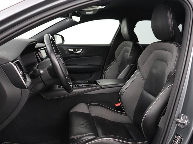 Volvo V60 2.0 T8 Twin Engine AWD R-Design | Trekhaak | Stoelverwarming | Carplay | Sportstoelen | Half leder | Navigatie | Camera | Side Assist | 19'' velgen | Full LED | Standkachel | Cruise control | PHEV | Plug In