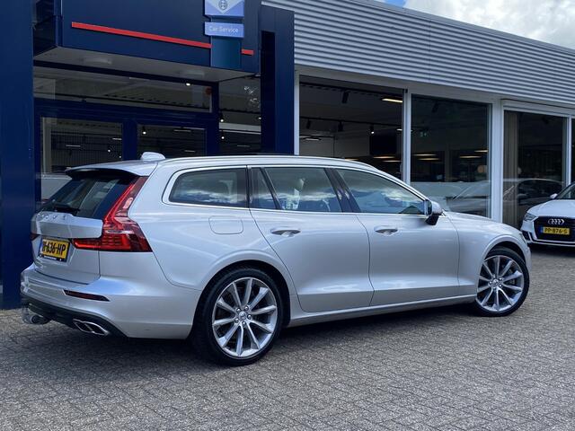 Volvo V60 2.0 T6 Twin Engine AWD Momentum Pro / Luxury Line / Styling Pack / NL-auto / 1e eigenaar / Volledig dealer onderhouden / BTW verrekenbaar / HV-Accu verv. bij 97.000 km / Vol-Lederen comfortstoelen / Open-Panoramadak / Adaptive Cruise + Pilot Assist / LED-