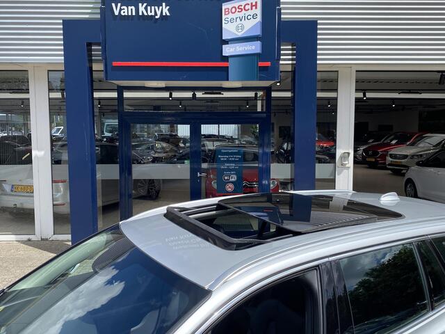 Volvo V60 2.0 T6 Twin Engine AWD Momentum Pro / Luxury Line / Styling Pack / NL-auto / 1e eigenaar / Volledig dealer onderhouden / BTW verrekenbaar / HV-Accu verv. bij 97.000 km / Vol-Lederen comfortstoelen / Open-Panoramadak / Adaptive Cruise + Pilot Assist / LED-