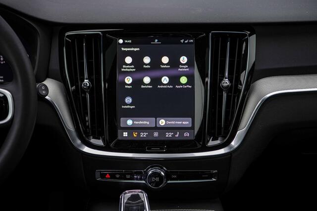 Volvo V60 2.0 T6 Plug-in hybrid AWD Ultra Dark | Schuif-/kanteldak | Head Up Display | Donker Glas | Sportstoelen | Power Seats | Harman Kardon |