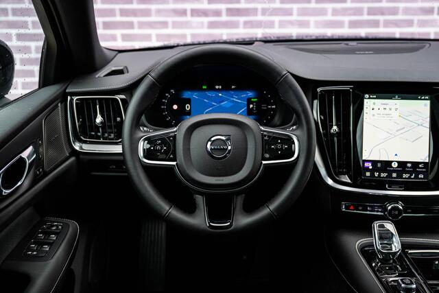 Volvo V60 2.0 T6 Plug-in hybrid AWD Ultra Dark | Schuif-/kanteldak | Head Up Display | Donker Glas | Sportstoelen | Power Seats | Harman Kardon |