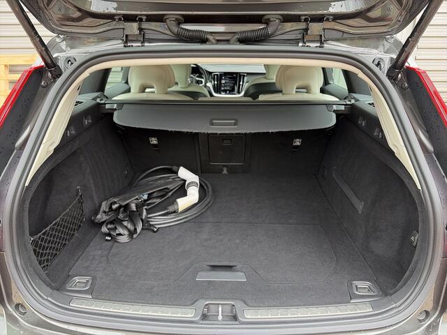 Volvo V60 2.0 T6 Twin Engine AWD Inscription / Audio H&K / Elektrisch bestuurdersstoel / Trekhaak /