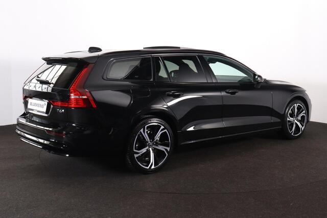 Volvo V60 T6 Recharge AWD Plus Dark - Panorama/schuifdak - IntelliSafe Assist & Surround - 360º Camera - Harman/Kardon audio - Verwarmde voorstoelen, stuur & achterbank - Parkeersensoren voor & achter - Elektr. bedienb. voorstoelen met geheugen - Head up display - 