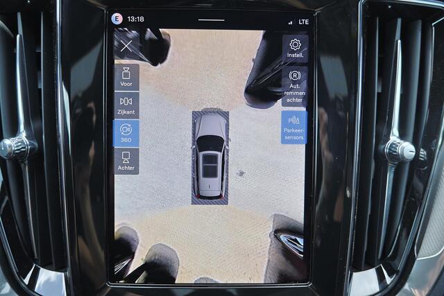 Volvo V60 T6 Recharge AWD Plus Dark - Panorama/schuifdak - IntelliSafe Assist & Surround - 360º Camera - Harman/Kardon audio - Verwarmde voorstoelen, stuur & achterbank - Parkeersensoren voor & achter - Elektr. bedienb. voorstoelen met geheugen - Head up display - 