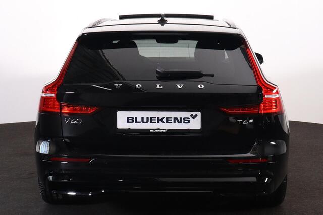 Volvo V60 T6 Recharge AWD Plus Dark - Panorama/schuifdak - IntelliSafe Assist & Surround - 360º Camera - Harman/Kardon audio - Verwarmde voorstoelen, stuur & achterbank - Parkeersensoren voor & achter - Elektr. bedienb. voorstoelen met geheugen - Head up display - 