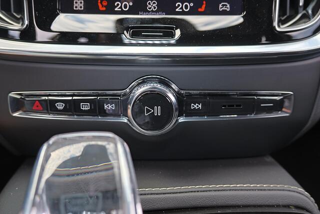 Volvo V60 T6 Recharge AWD Plus Dark - Panorama/schuifdak - IntelliSafe Assist & Surround - 360º Camera - Harman/Kardon audio - Verwarmde voorstoelen, stuur & achterbank - Parkeersensoren voor & achter - Elektr. bedienb. voorstoelen met geheugen - Head up display - 