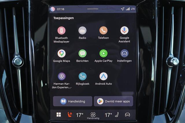 Volvo V60 T6 Recharge AWD Plus Dark - IntelliSafe Assist & Surround - 360º Camera - Harman/Kardon audio - Verwarmde voorstoelen, stuur & achterbank - Parkeersensoren voor & achter - Elektr. bedienb. voorstoelen met geheugen - Inklapbare trekhaak - 18' LMV