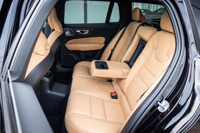 Volvo V60 T6 Plug-in hybrid AWD Ultra Dark | Bowers & Wilkins | 20" Polestar Velgen | Heico Spoiler | Trekhaak | Massage & Ventilatie Stoelen | Adaptieve Cruise Control | Styling Pack | Styling Pack | Black Pack |
